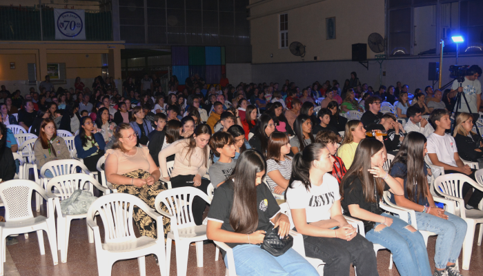 Carpa del Encuentro con adoración y concierto eucarístico