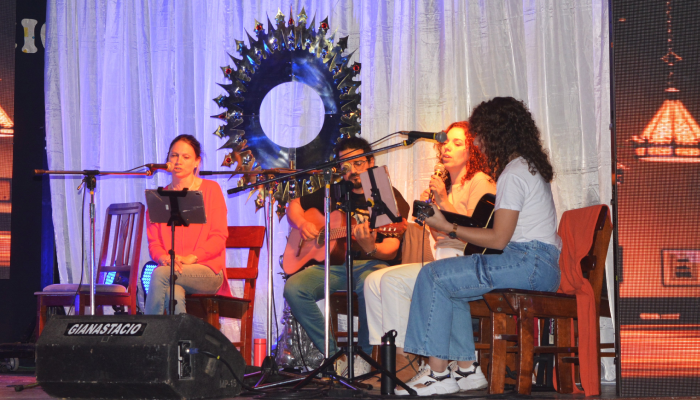 Carpa del Encuentro con adoración y concierto eucarístico