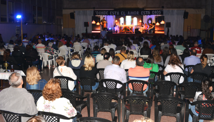 Carpa del Encuentro con adoración y concierto eucarístico