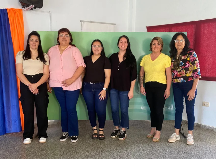 Entrega de certificados de cursos realizados en Punto Violeta