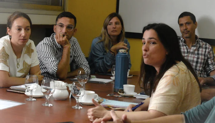 MARIBEL EN REUNION POR EMERGENCIA 1