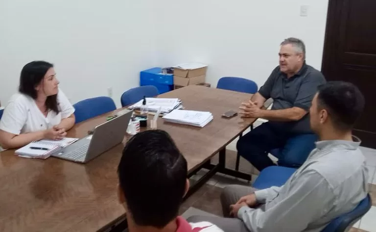 Reunión con integrantes del centro comercial