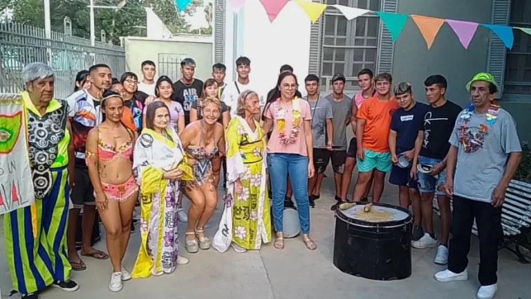 El carnaval llegó a la residencia de adultos mayores de San Javier