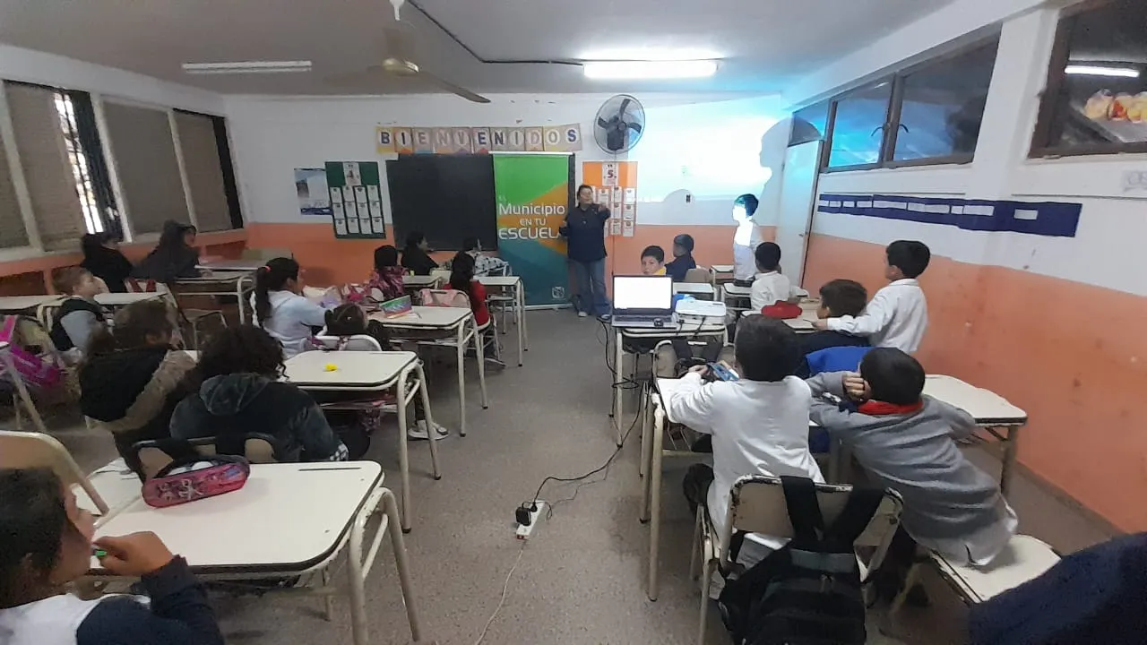 Capacitación sobre los beneficios del reciclaje y el cuidado del ambiente