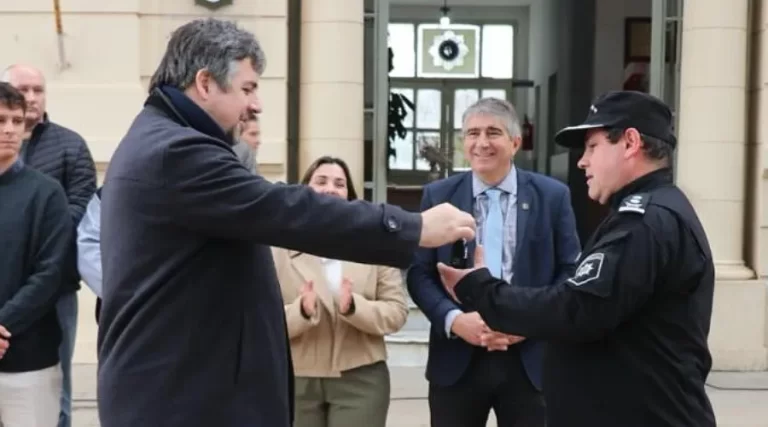 La provincia entregó 5 patrulleros e inauguró una torre Tetra en San Javier