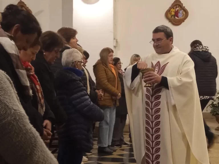 Bendición a catequistas en el Santuario de San Javier