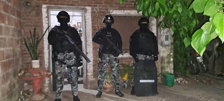 DETENIDOS POR DROGA EN ROMANG (1)_11zon