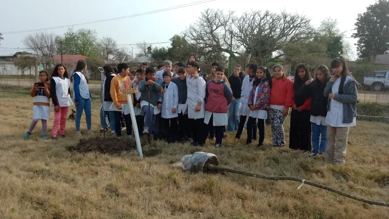 Se plantaron árboles nativos en el predio del CEF N° 43 de San Javier
