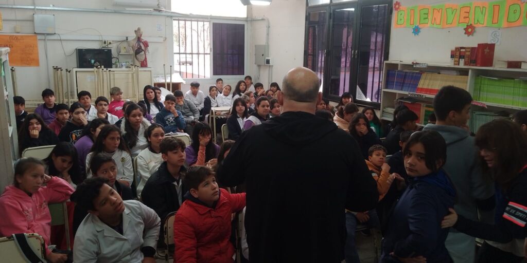 Taller para adolescentes dictado en la Escuela N° 436 de San Javier