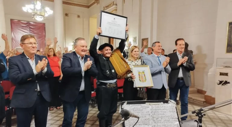 Reconocimiento a “Monchito” Merlo en el Senado Santafesino