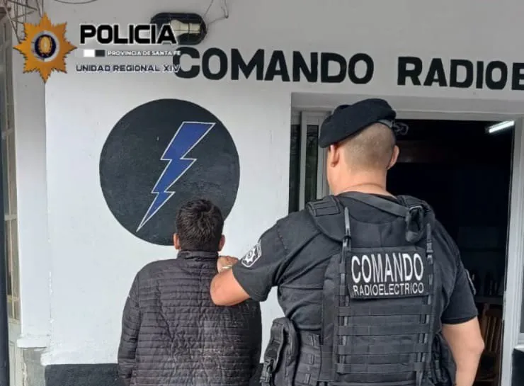 Aprehendieron a un sujeto que merodeaba vehículos y domicilios