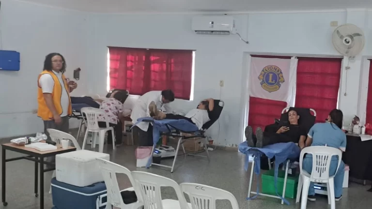 Unas 35 personas donaron en la colecta del Club de Leones y el CUDAIO (4)