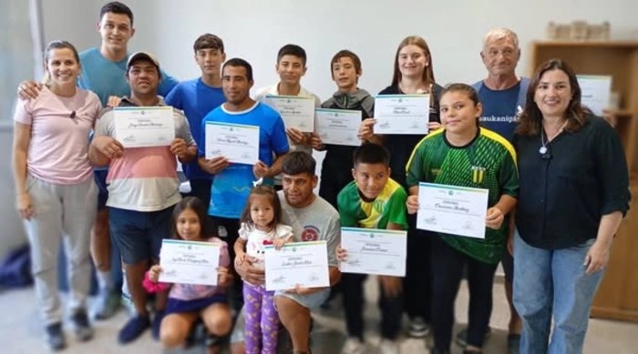 Entrega de diplomas a nadadores (1)