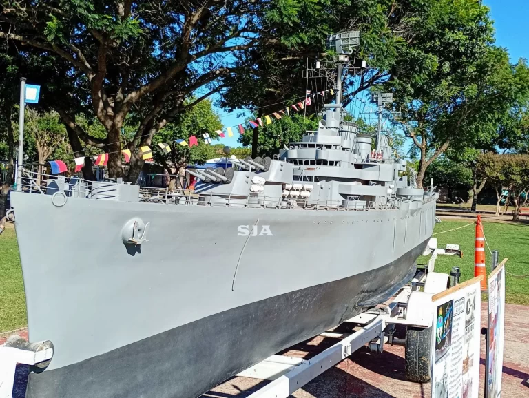 Se expuso una réplica del A.R.A. General Belgrano en San Javier