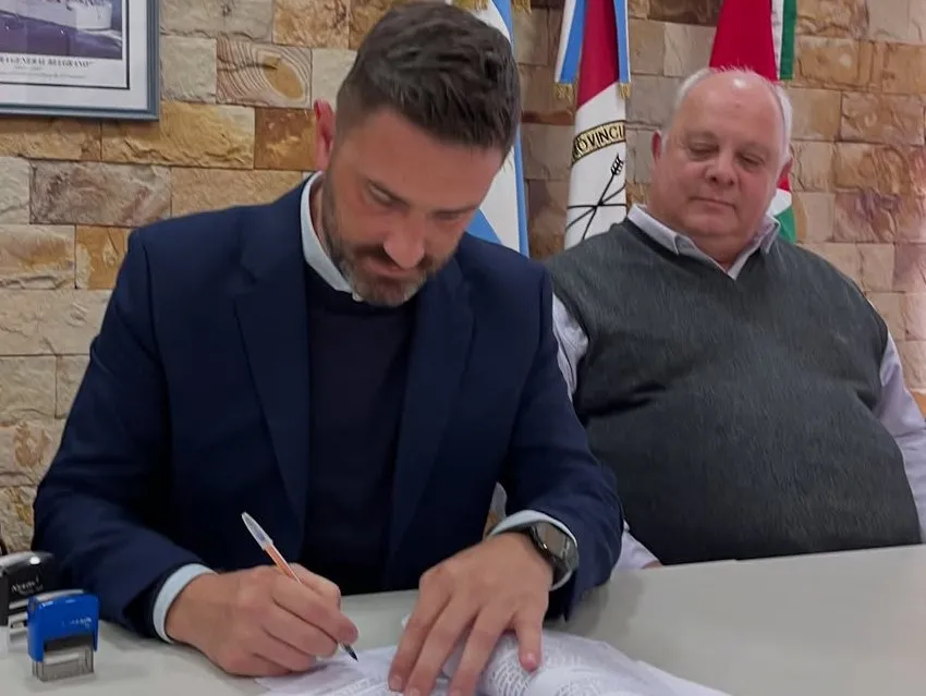 Residuos: Romang firmó convenio por 35 millones de pesos