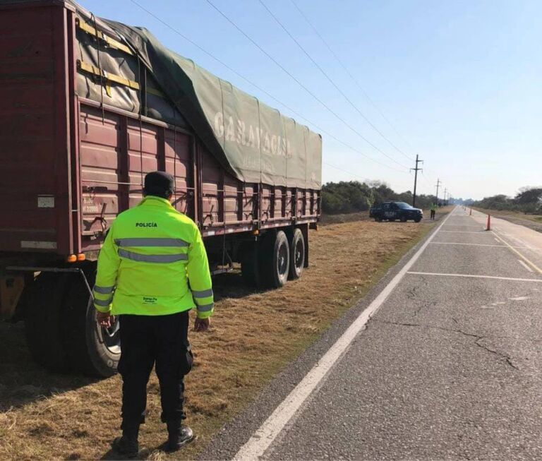 Hombre multado por carga vencida