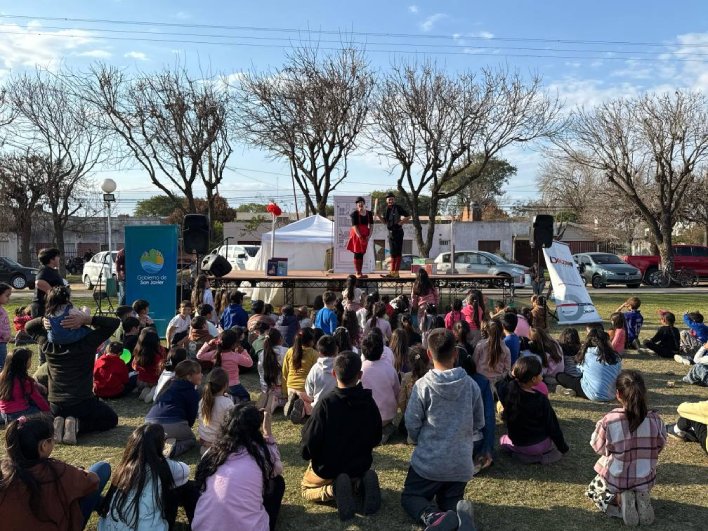 san-javier-celebro-el-mes-de-las-infancias-con-teatro-y-feria-de-artesanos