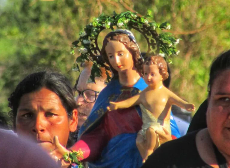 Multitudinaria-Fiesta-Patronal-en-Colonia-Francesa