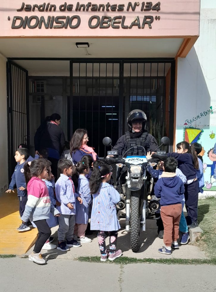 la-policia-de-san-javier-celebro-el-dia-del-nino-en-el-jardin-de-infantes-n-134