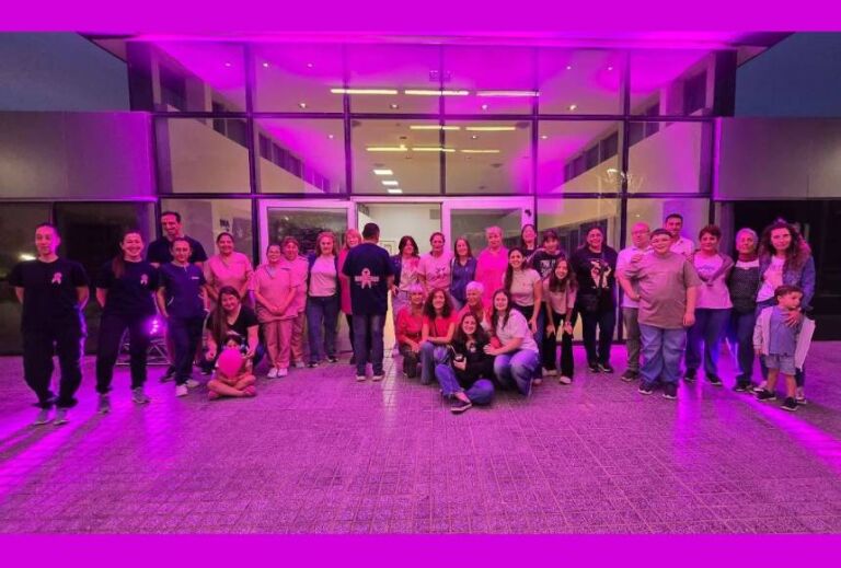 El Hospital de San Javier se Iluminó de Rosa concientizando contra el Cáncer de Mama