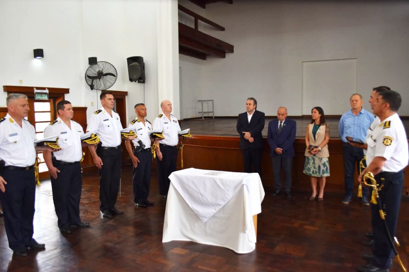 el-jefe-de-la-urx-xiv-de-policia-de-san-javier-rodolfo-grimalt-juro-por-la-nueva-constitucion el-jefe-de-la-urx-xiv-de-policia-de-san-javier-rodolfo-grimalt-juro-por-la-nueva-constitucion
