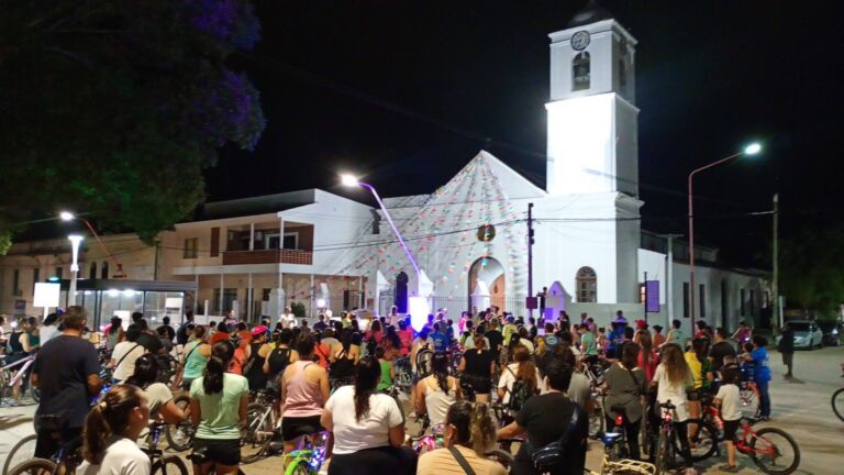 Multitudinaria bicicleteada nocturna "Somos la Luz de San Javier"