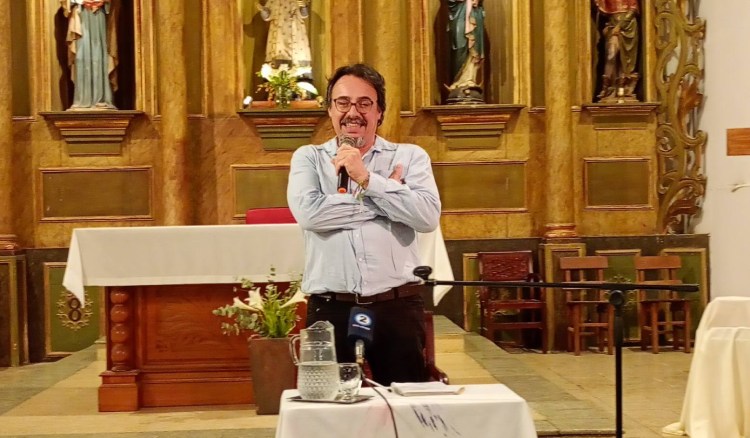 San Javier Emotiva charla del Dr. Pablo Ríos sobre Florián Paucke (1)