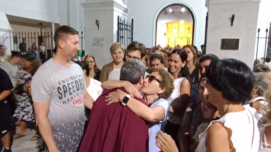 emocionante-despedida-al-padre-armando-cattaneo-en-el-santuario-de-san-javier-seguimos-unidos-en-la-oracion