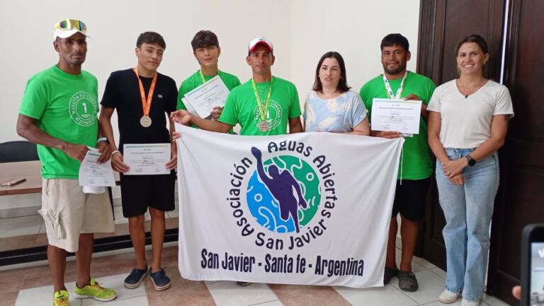 Reconocimiento a nadadores Sanjavierinos de la Santa Fe Coronda amateur (1)