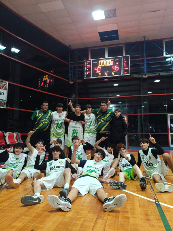 Huracan Campeón de la Copa de Oro U15 (2)