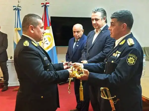Rodolfo Grimalt recibió la réplica del sable corvo del Brigadier López